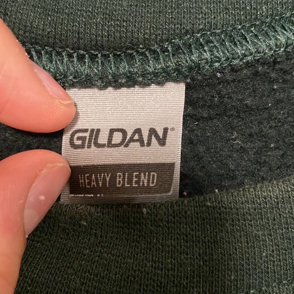 2 medium gildan crewnecks navy and dark green in good condition but very worn - Picture 2 of 6